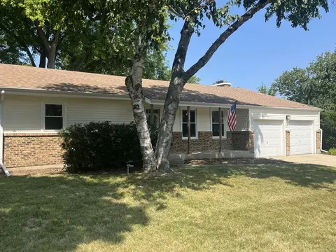 Exterior - 7 S410 Midfield Dr, Aurora, IL 60506 photo 3 of 7
