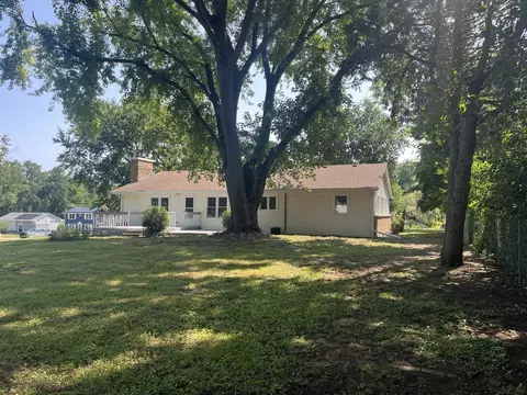 Exterior - 7 S410 Midfield Dr, Aurora, IL 60506 photo 6 of 7
