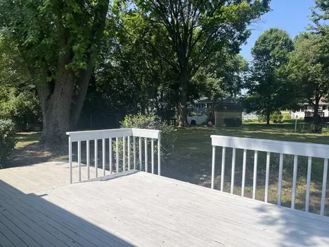 Exterior - 7 S410 Midfield Dr, Aurora, IL 60506 photo 5 of 7