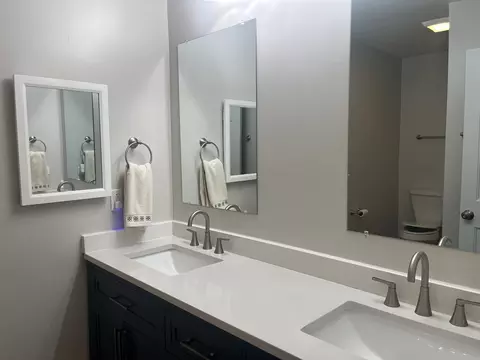 Bath - 7 S410 Midfield Dr, Aurora, IL 60506 photo 1 of 3