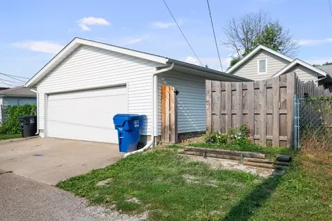 2325 29th St, Moline, IL 61265 photo 23
