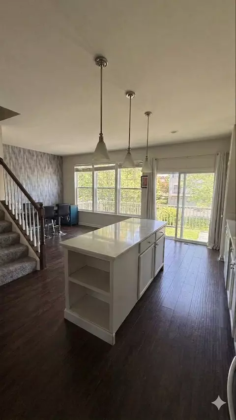 Kitchen - 809 Brodhead Dr, Aurora, IL 60504 photo 2 of 3