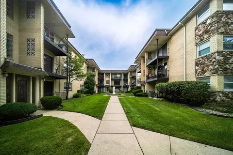 Exterior - 5024 N Austin Ave #2E, Chicago, IL 60630 photo 3 of 5