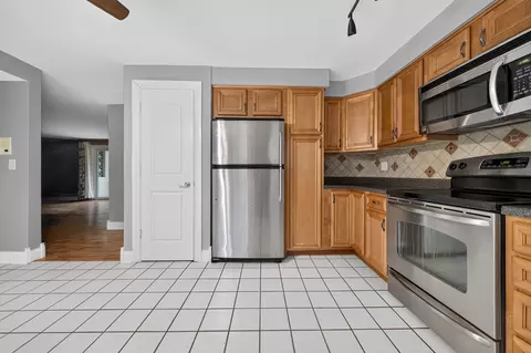 Kitchen - 5024 N Austin Ave #2E, Chicago, IL 60630 photo 4 of 5