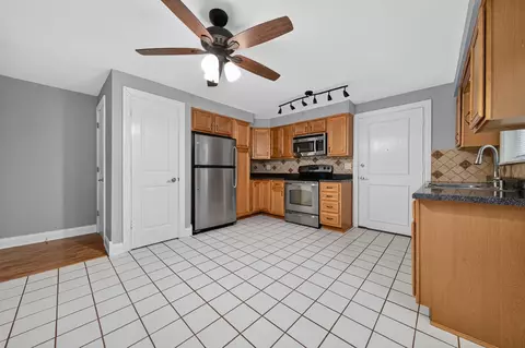 Kitchen - 5024 N Austin Ave #2E, Chicago, IL 60630 photo 1 of 5
