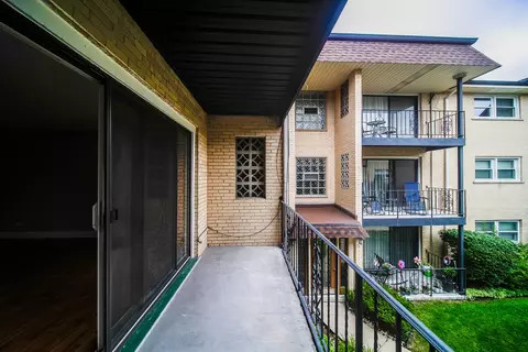 Exterior - 5024 N Austin Ave #2E, Chicago, IL 60630 photo 5 of 5