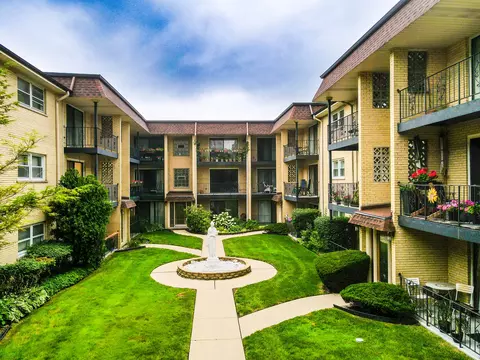 Exterior - 5024 N Austin Ave #2E, Chicago, IL 60630 photo 4 of 5