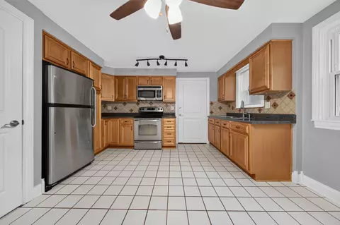 Kitchen - 5024 N Austin Ave #2E, Chicago, IL 60630 photo 5 of 5