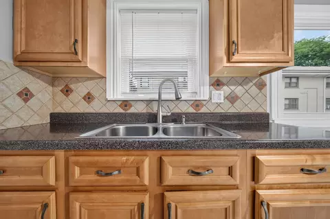 Kitchen - 5024 N Austin Ave #2E, Chicago, IL 60630 photo 3 of 5