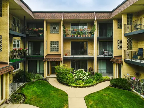 5024 N Austin Ave #2E, Chicago, IL 60630