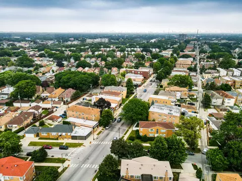 View/Area - 5024 N Austin Ave #2E, Chicago, IL 60630 photo 5 of 10