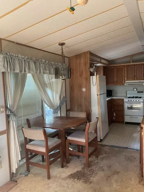 Dining - 184 Windward, Lakemoor, IL 60051 photo 1 of 1