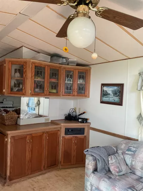 Kitchen - 184 Windward, Lakemoor, IL 60051 photo 1 of 2