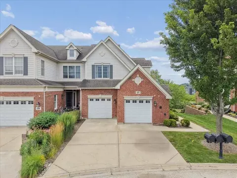17 Harborside Way, Hawthorn Woods, IL 60047