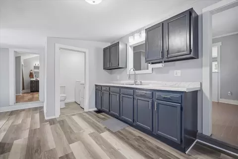 Entry Way - 713 E Buchanan St, Bloomington, IL 61701 photo 1 of 1
