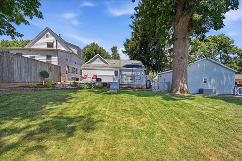 Exterior - 713 E Buchanan St, Bloomington, IL 61701 photo 5 of 12