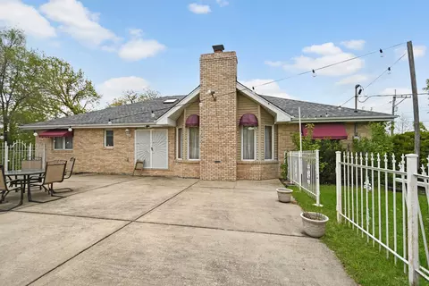 Exterior - 14650 Lamon Ave, Midlothian, IL 60445 photo 6 of 8