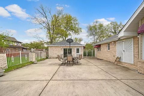 Exterior - 14650 Lamon Ave, Midlothian, IL 60445 photo 5 of 8