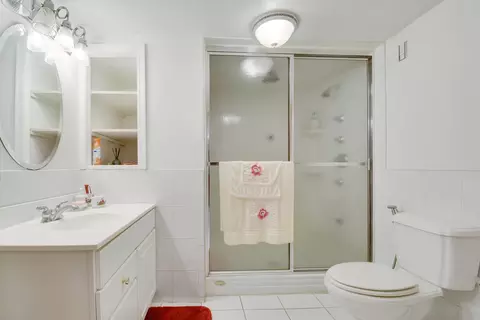 Bath - 14650 Lamon Ave, Midlothian, IL 60445 photo 5 of 5