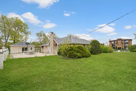 Exterior - 14650 Lamon Ave, Midlothian, IL 60445 photo 7 of 8