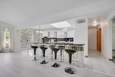 Kitchen - 14650 Lamon Ave, Midlothian, IL 60445 photo 1 of 10