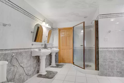 Bath - 14650 Lamon Ave, Midlothian, IL 60445 photo 1 of 5