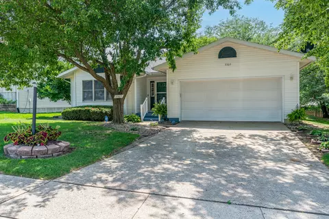 3305 W 66th St, Davenport, IA 52806