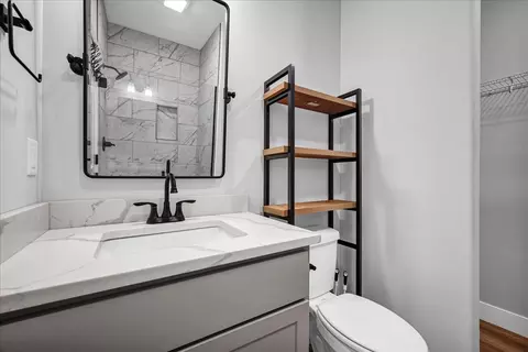 Bath - 1807 Glenbridge Rd, Bloomington, IL 61704 photo 1 of 3
