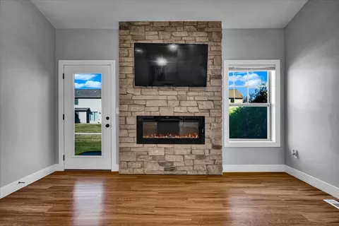 Living - 1807 Glenbridge Rd, Bloomington, IL 61704 photo 1 of 3