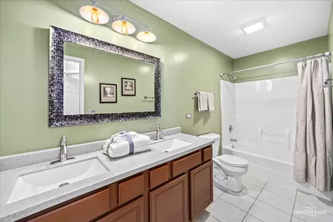 Bath - 3825 Deville Ln, Saint Charles, IL 60175 photo 4 of 4