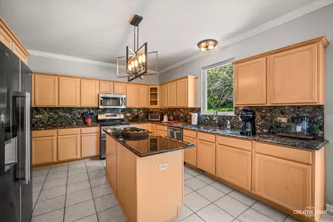 Kitchen - 3825 Deville Ln, Saint Charles, IL 60175 photo 2 of 3
