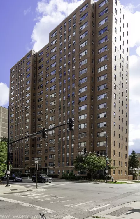 2909 N Sheridan Rd #602, Chicago, IL 60657
