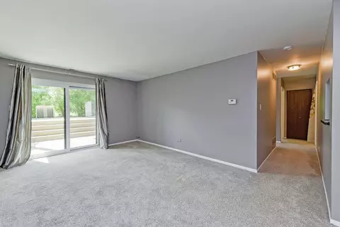 1464 Stonebridge Cir #E3, Wheaton, IL 60189 photo 2