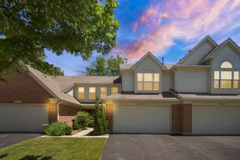 30 W033 Princeton Ct, Warrenville, IL 60555