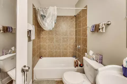Bath - 6527 S Drexel Ave, Chicago, IL 60637 photo 4 of 9