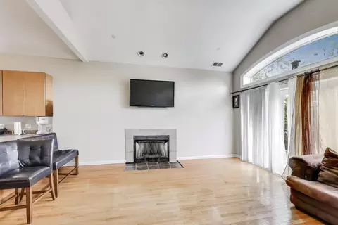 Living - 6527 S Drexel Ave, Chicago, IL 60637 photo 1 of 3