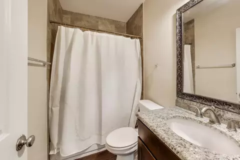 Bath - 6527 S Drexel Ave, Chicago, IL 60637 photo 6 of 9