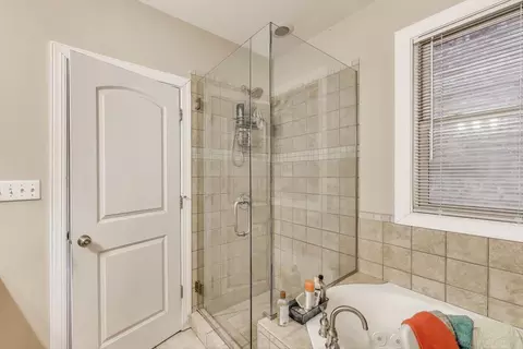 Bath - 6527 S Drexel Ave, Chicago, IL 60637 photo 2 of 9