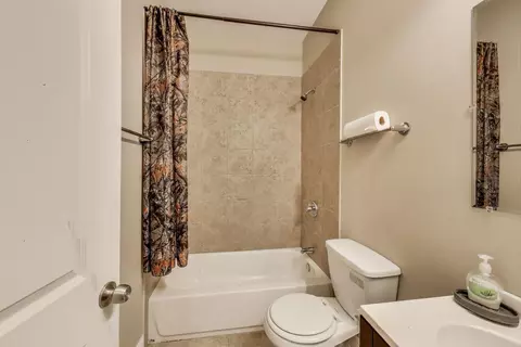 Bath - 6527 S Drexel Ave, Chicago, IL 60637 photo 8 of 9