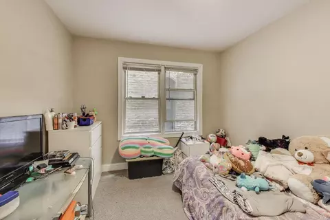 Bedroom - 6527 S Drexel Ave, Chicago, IL 60637 photo 3 of 6