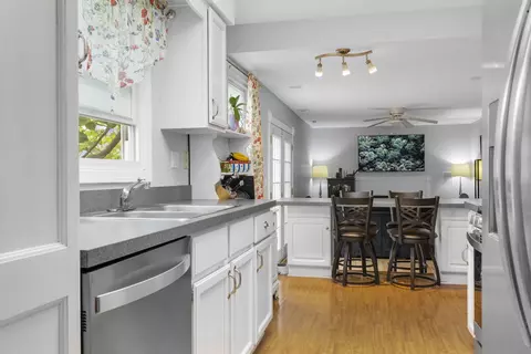 Kitchen - 300 Oakbrook Ct, Bartlett, IL 60103 photo 1 of 2