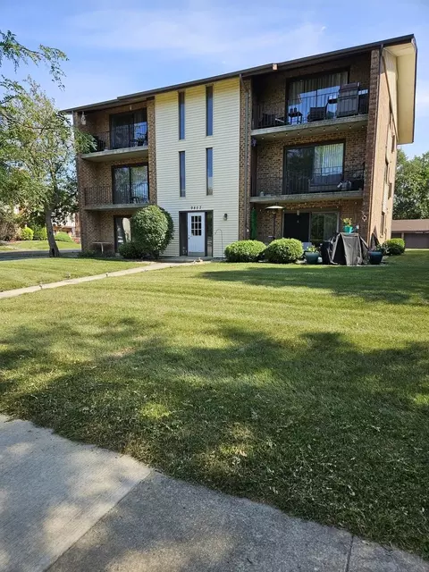 9817 Treetop Dr #2A, Orland Park, IL 60462