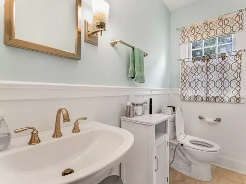 Bath - 1130 Duncan Ave, Elgin, IL 60120 photo 1 of 3