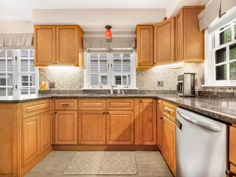 Kitchen - 1130 Duncan Ave, Elgin, IL 60120 photo 2 of 6