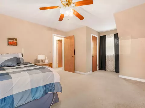 Bedroom - 1130 Duncan Ave, Elgin, IL 60120 photo 2 of 4