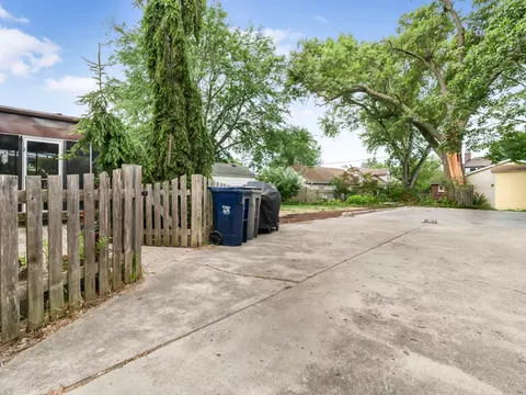 Exterior - 1130 Duncan Ave, Elgin, IL 60120 photo 6 of 8