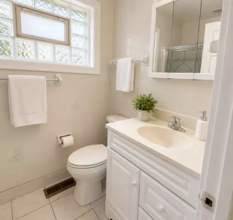 Bath - 6925 Elder Ct, Bridgeview, IL 60455 photo 2 of 2