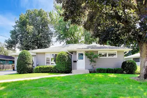 611 W Kimball Ave, Woodstock, IL 60098