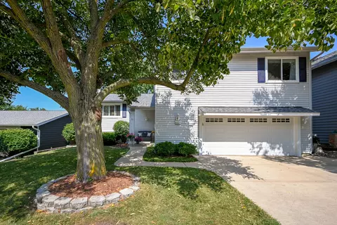 6930 Blue Flag Ave, Woodridge, IL 60517