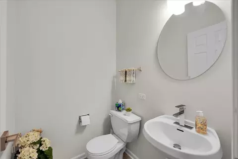 Bath - 2034 Ivy Ridge Dr, Hoffman Estates, IL 60192 photo 1 of 4